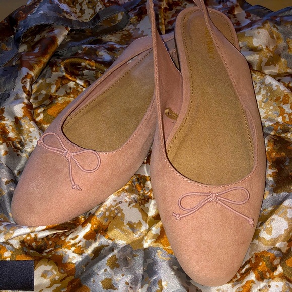 Old Navy Shoes - Old Navy (✅3/$21 in any bundle of 3️⃣or more) exp 6/13/23